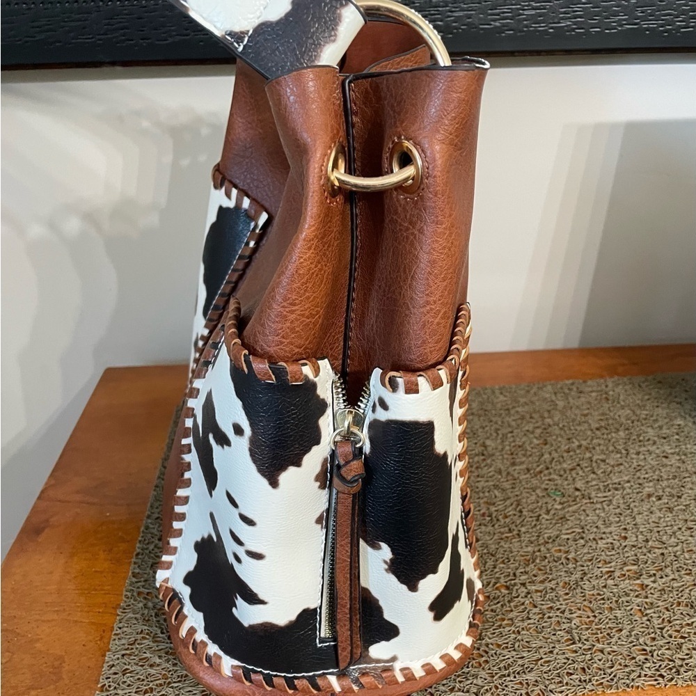 Women’s set of two brown cow print Foux leather cross body, large tote bag/ purs - Picture 5 of 11